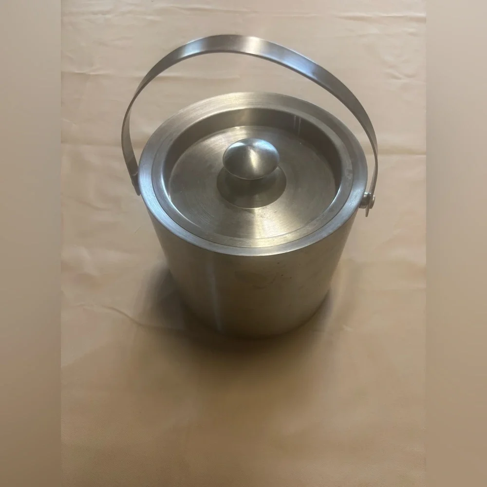 Stainless Steel Ice Bucket With Handle‎ And Lid 7” Tall